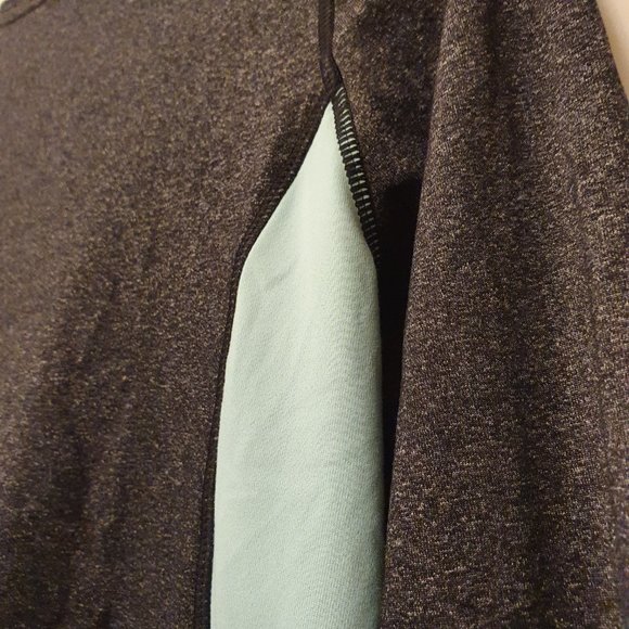 Activewear jacket with thumbholes - Picture 4 of 8